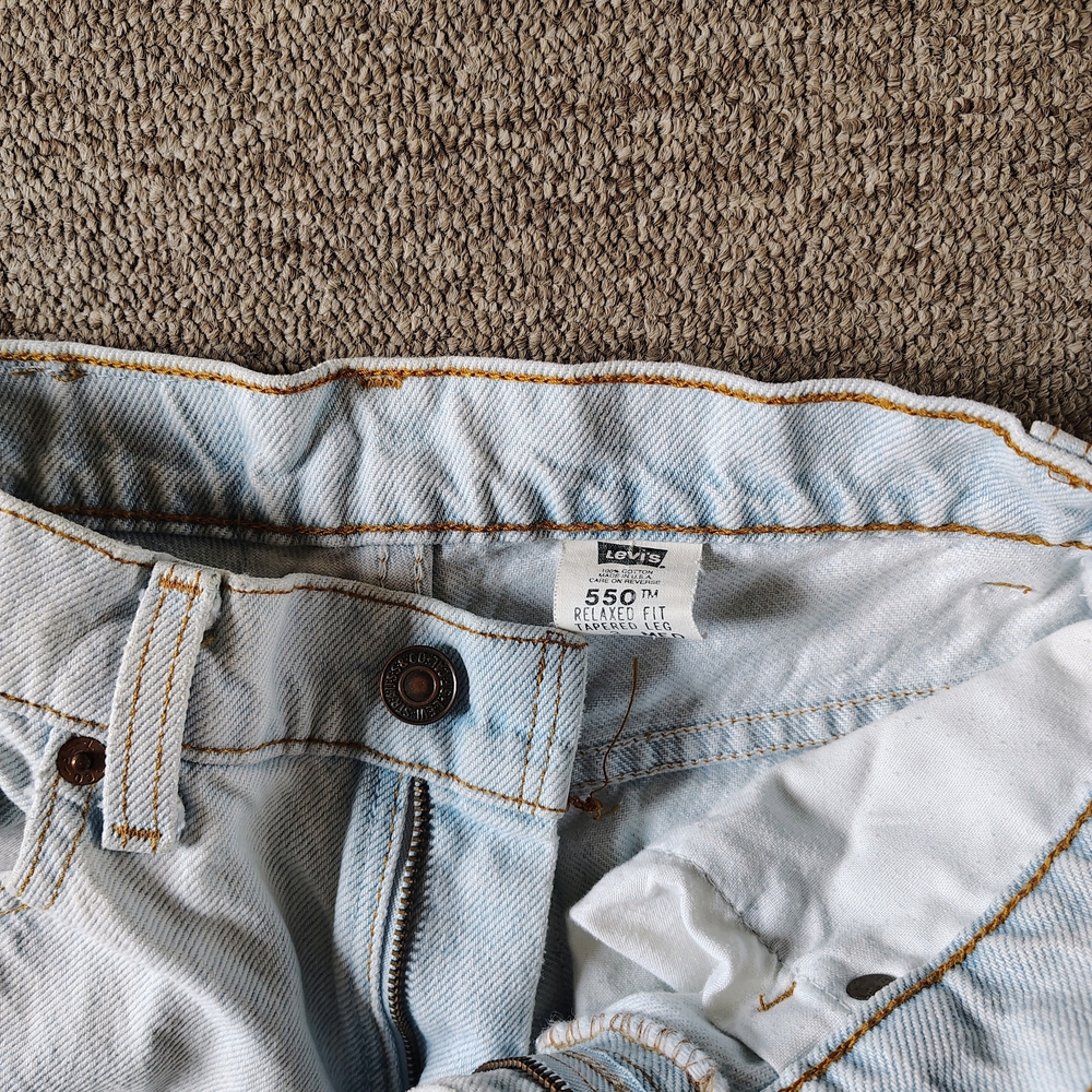 Vintage Levi's Relaxed Fit Light Blue Jeans 90s 5-Pocket Mid Rise